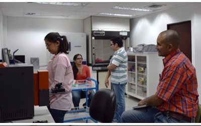 Laboratoristas del CIAT y el FLAR se capacitan en el uso del NIRS DS2500